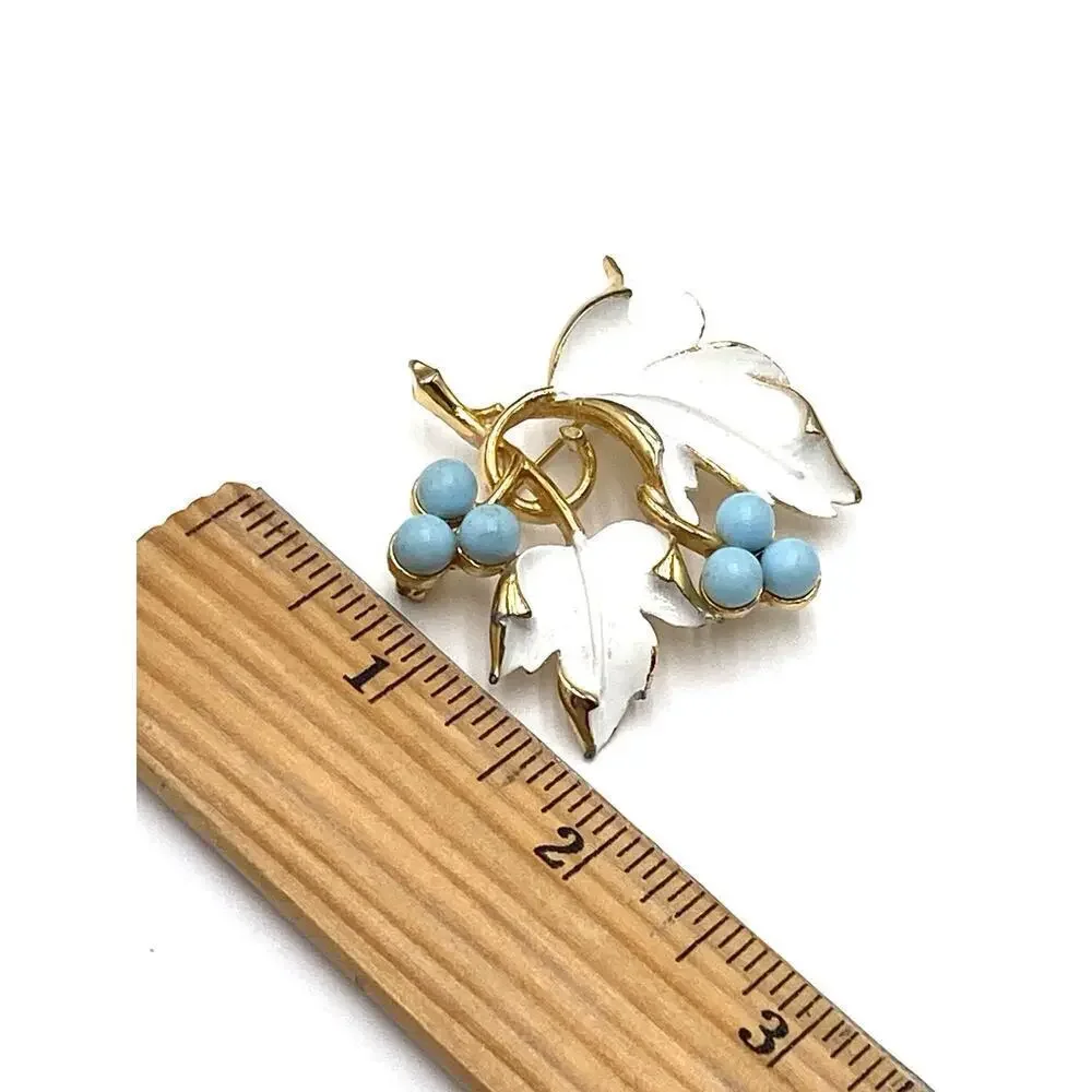 Sarah Coventry Vintage 1967 Placid Beauty Floral Brooch Pin